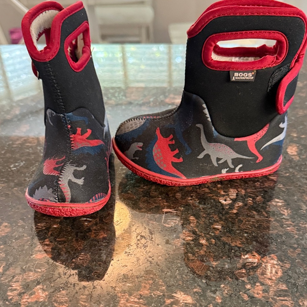 BOGS Baby Black and Red Dinosaur Boots - Size 7